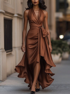 Stephanie | Dramatisches Satin-Maxikleid in Braun