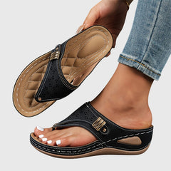 Tabitha | Damen Bequeme Sandalen mit Zehensteg in Schwarz