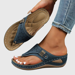 Tabitha | Damen Bequeme Sandalen mit Zehensteg in Marine Blau