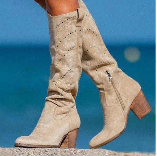 Kniehohe Stiefel mit Nieten-Details für Damen