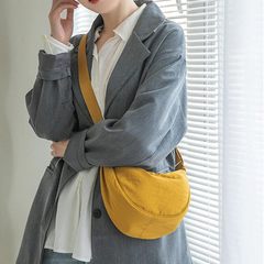 Trendige Halbmond-Crossbody-Tasche für Damen | Moderner in Gelb