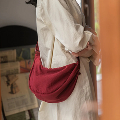 Trendige Halbmond-Crossbody-Tasche für Damen | Moderner in Rot