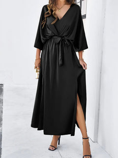 Maja | Damen Elegantes Satin Wickelkleid mit Seitenschlitz in Schwarz