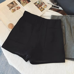 Faustina | Wollene Shorts mit schickem Stil in Schwarz