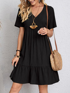 Phoebe - Kleid - Lässiger Plissee-Stil in Schwarz