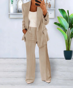 Elegantes zweiteiliges Set für Frauen in Beige