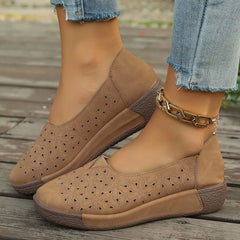 Viktoria | Damen Plateau Loafer mit Lochperforation in Hellbraun