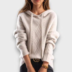 Valenne – Kapuzenpullover mit Zopfmuster in Beige