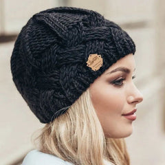 Warme Wintermütze für Frauen - Kariss in Schwarz