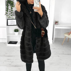 Warmer flauschiger Wintermantel für Frauen - Hiltrud in Schwarz