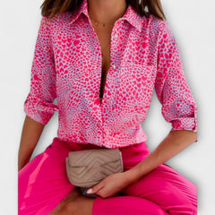 Lorena – Hemdbluse mit grafischem Print und Retro-Flair in Pinkmuster